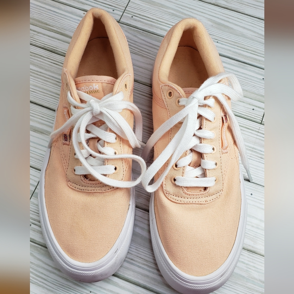 Reebok Classic peach canvas sneakers size 8½ (sw106)